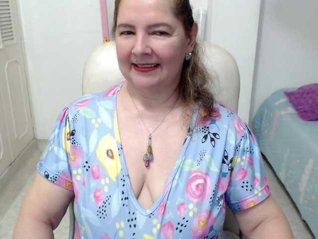 leonela-68 live webcam show