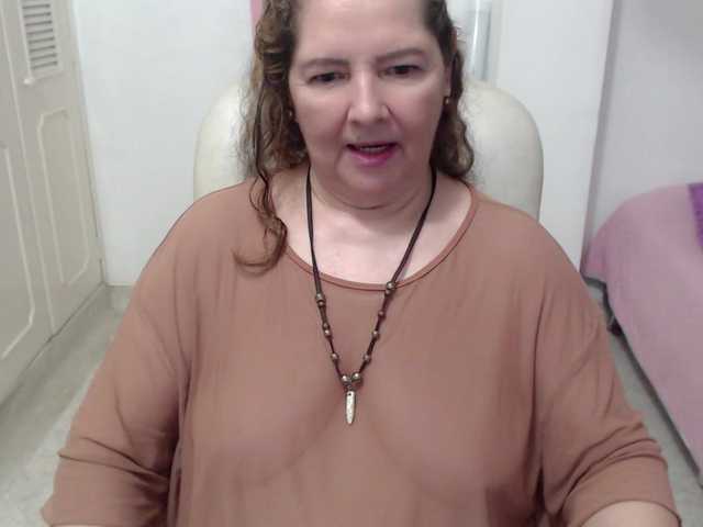 leonela-68 live cam on BongaCams