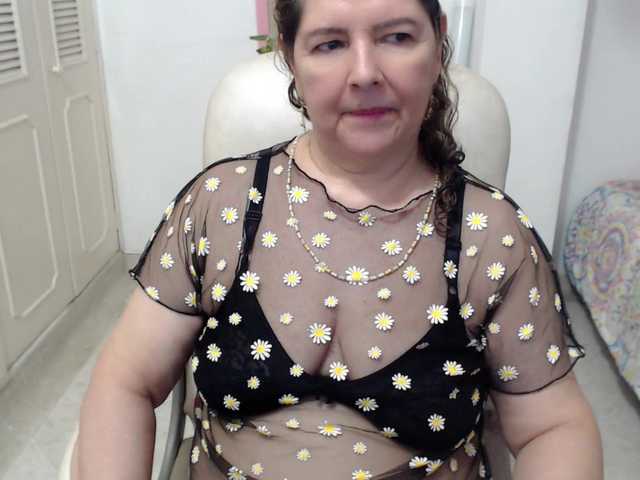 leonela-68 live cam on BongaCams