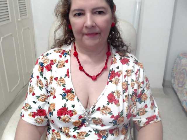 leonela-68 live cam on BongaCams