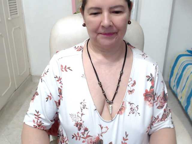 leonela-68 live cam on BongaCams