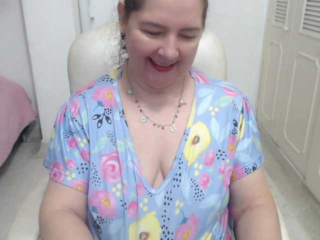leonela-68 live cam on BongaCams