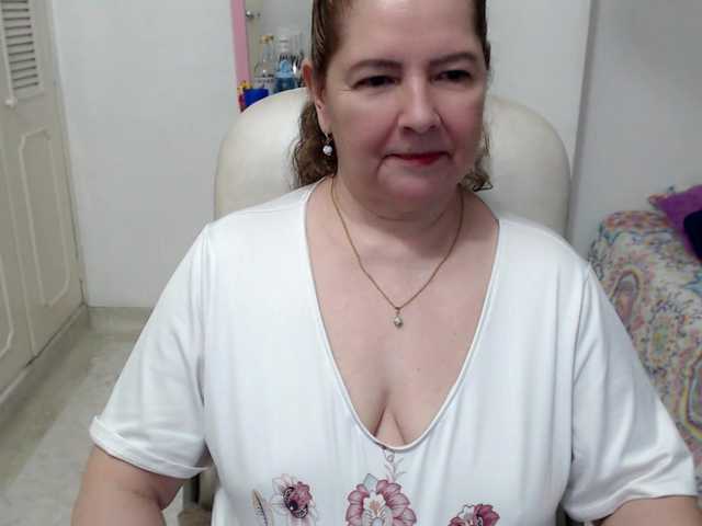 leonela-68 live cam on BongaCams