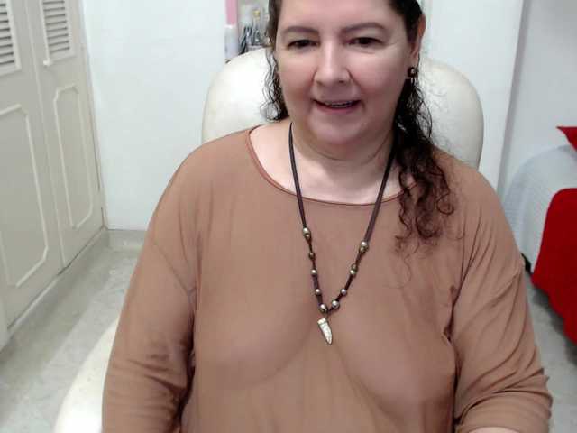 leonela-68 live cam on BongaCams