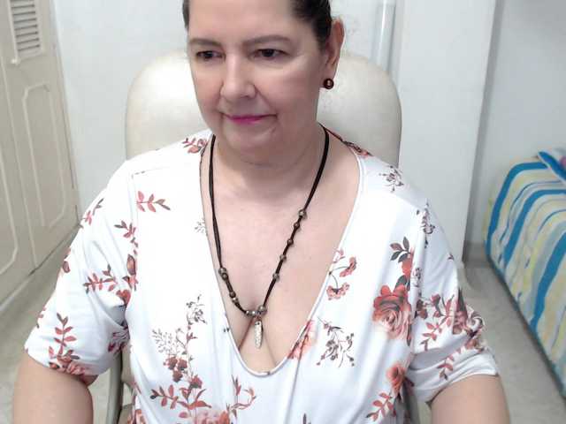 leonela-68 live cam on BongaCams