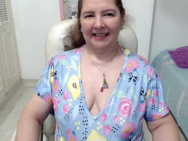 leonela-68 live cam on BongaCams