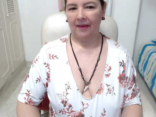 leonela-68 live cam on BongaCams