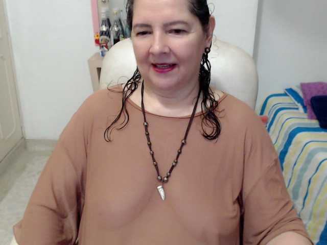 leonela-68 live cam on BongaCams