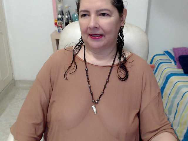 leonela-68 live cam on BongaCams