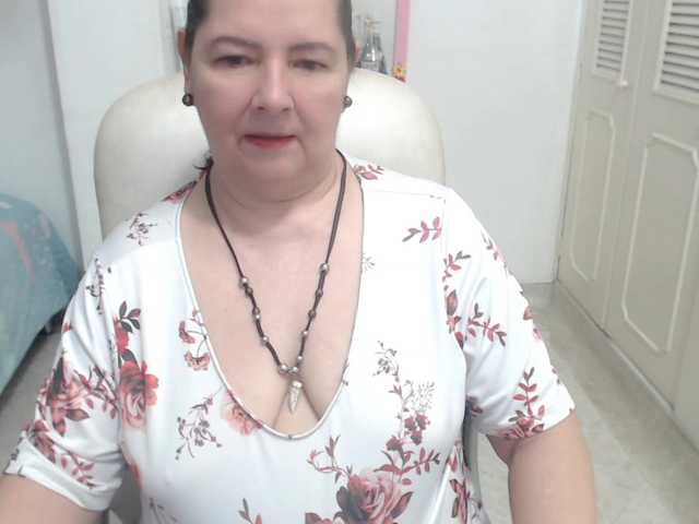 leonela-68 live cam on BongaCams