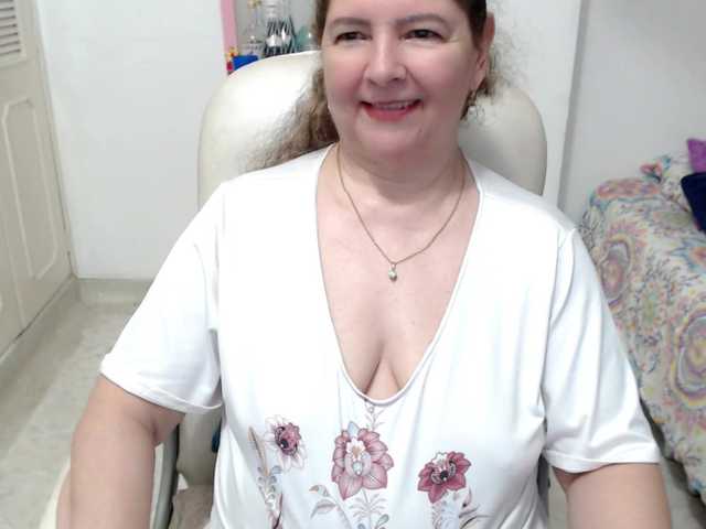 leonela-68 live cam on BongaCams