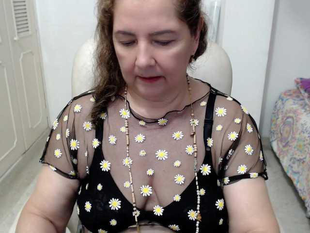 leonela-68 live webcam show