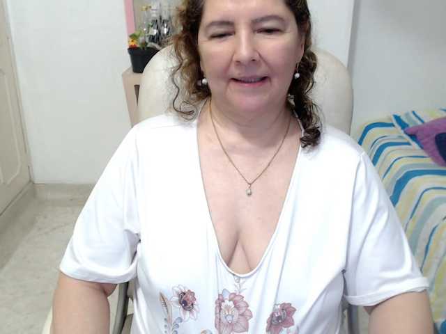 leonela-68 live cam on BongaCams