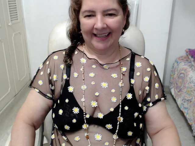 leonela-68 live webcam show