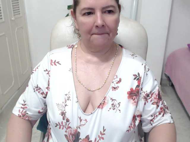 leonela-68 live cam on BongaCams