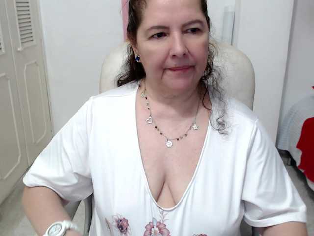 leonela-68 live cam on BongaCams