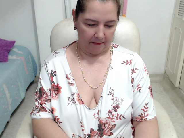 leonela-68 live cam on BongaCams