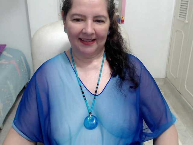 leonela-68 live cam on BongaCams