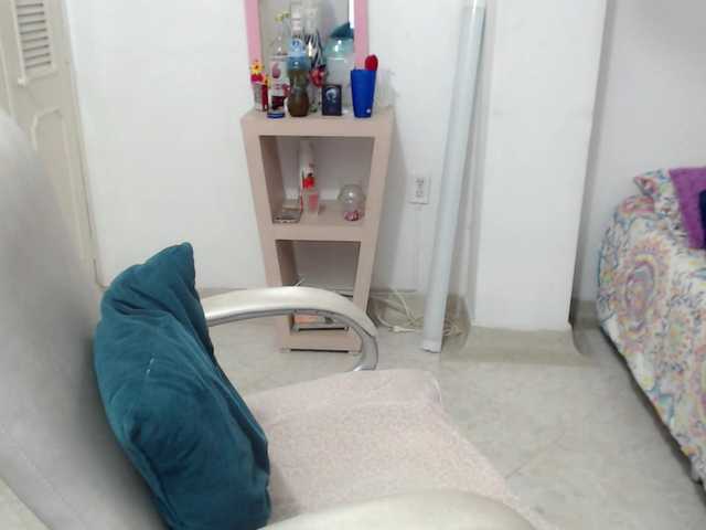 leonela-68 live cam on BongaCams