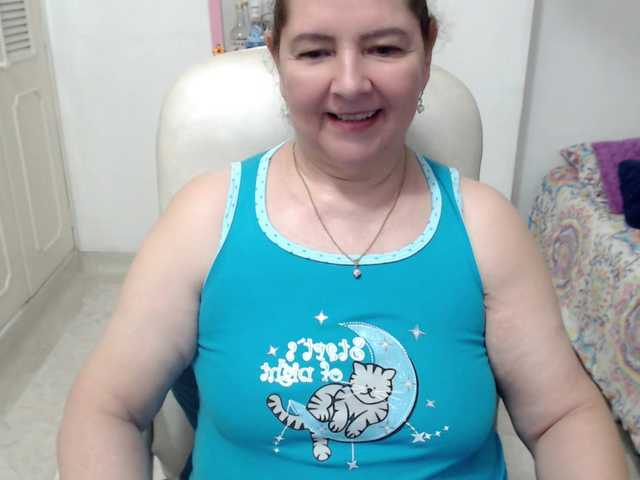 leonela-68 live cam on BongaCams