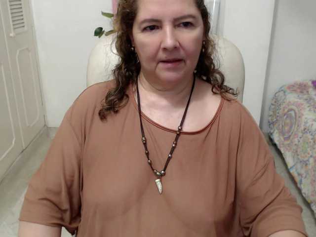 leonela-68 live cam on BongaCams