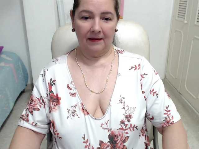 leonela-68 live sex show