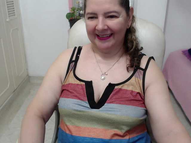 leonela-68 live cam on BongaCams
