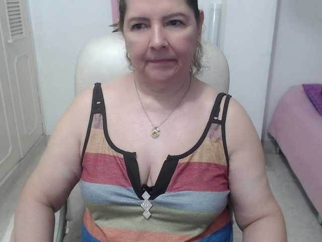 leonela-68 live cam on BongaCams