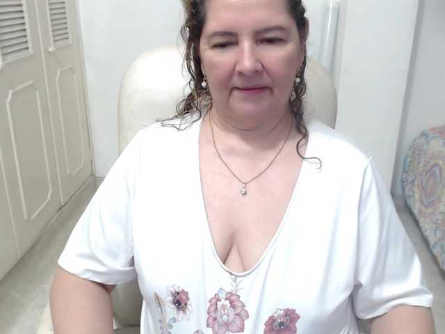 leonela-68 live cam on BongaCams