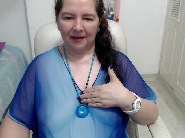 leonela-68 live cam on BongaCams