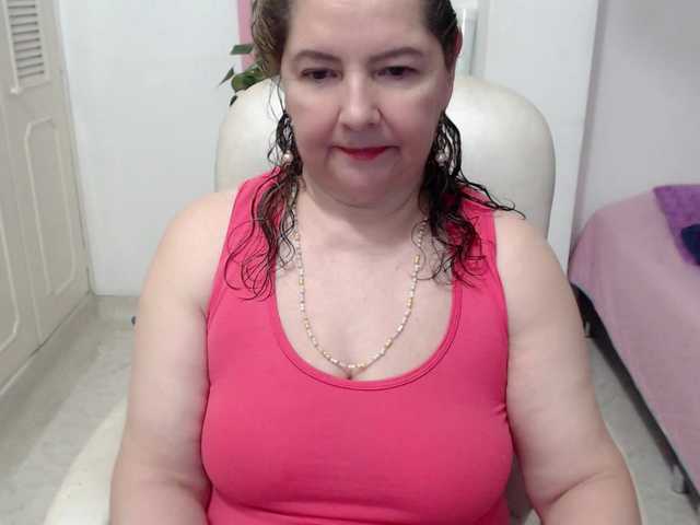 leonela-68 live cam on BongaCams