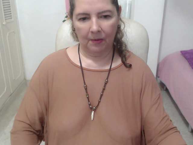 leonela-68 live cam on BongaCams