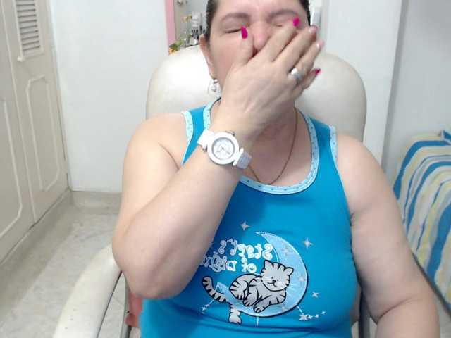 leonela-68 live cam on BongaCams