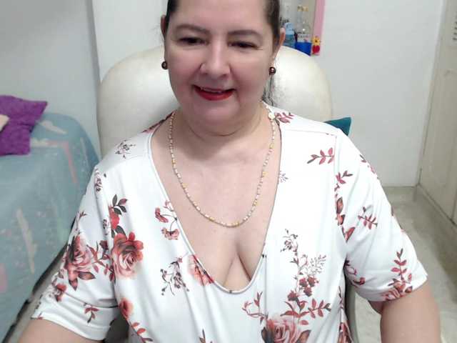 leonela-68 live cam on BongaCams
