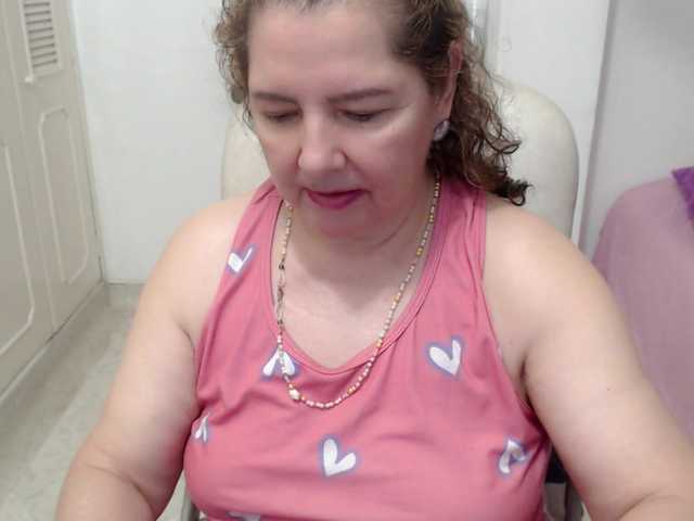 leonela-68 live cam