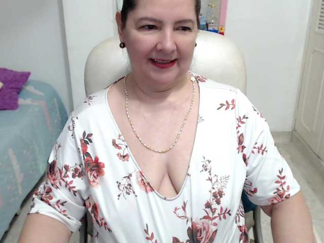 leonela-68 live cam on BongaCams