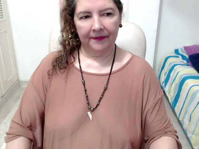 leonela-68 live cam on BongaCams