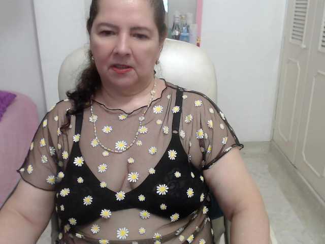 leonela-68 live cam on BongaCams