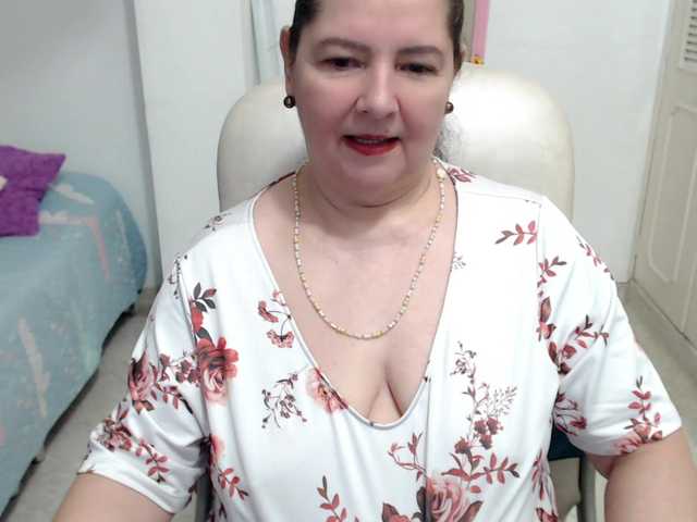 leonela-68 live cam on BongaCams