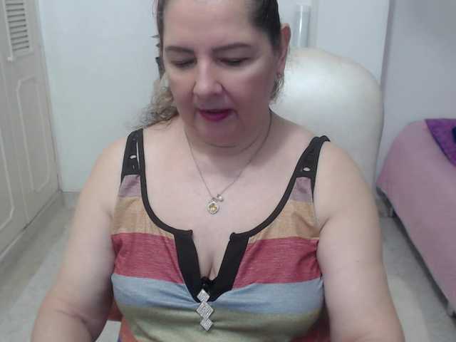 leonela-68 live cam on BongaCams