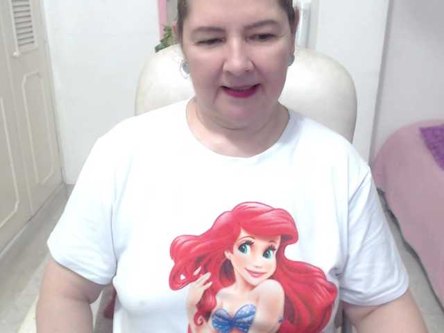 leonela-68 live cam on BongaCams