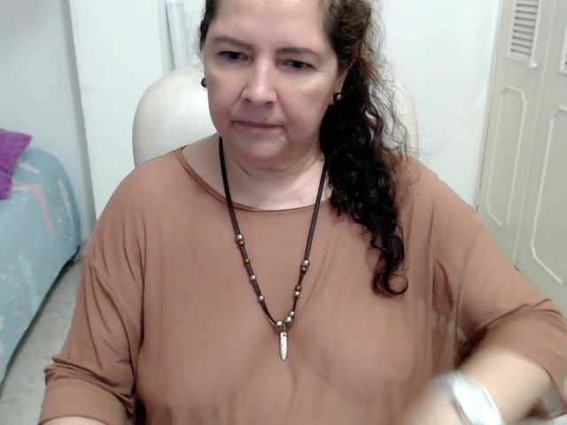 leonela-68 live cam on BongaCams