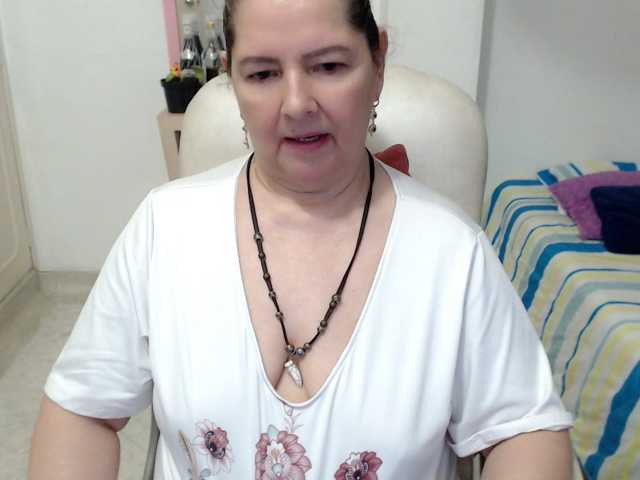 leonela-68 live cam on BongaCams