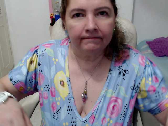 leonela-68 live webcam show