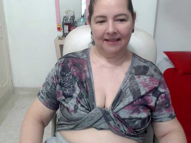 leonela-68 live cam on BongaCams