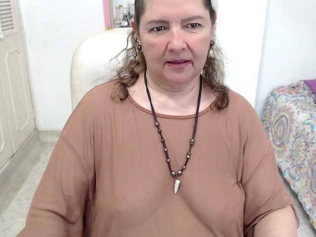 leonela-68 — live female cam