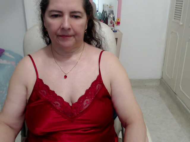 leonela-68 live cam on BongaCams