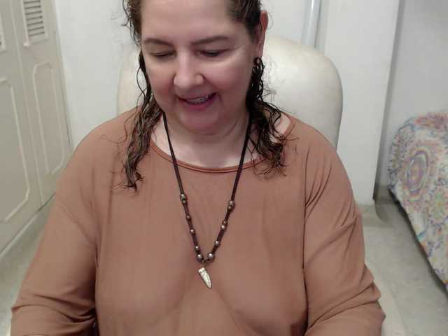 leonela-68 live cam on BongaCams