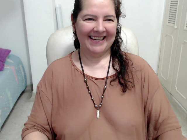 leonela-68 live cam on BongaCams