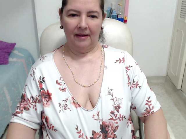 leonela-68 live cam on BongaCams